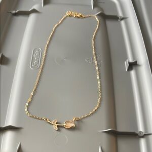 Elegant Gold Necklace with tulip Pendant